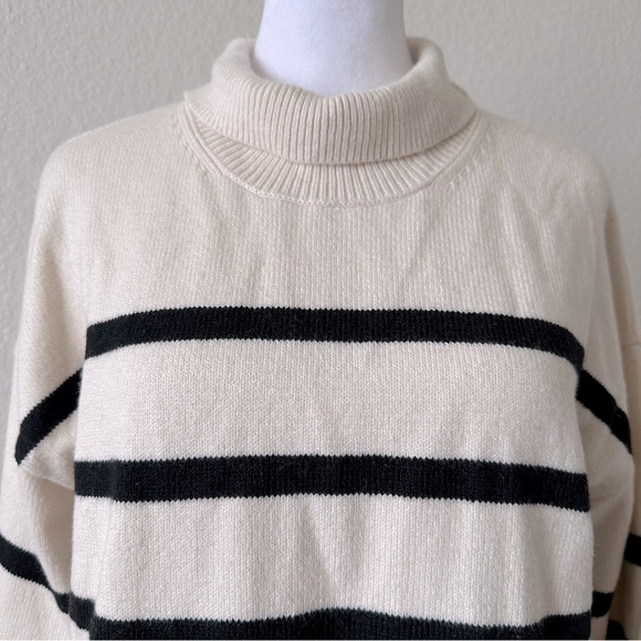 BANANA REPUBLIC Turtleneck Sweater NWT in Transition Cream Sz. XS - Picture 6 of 11